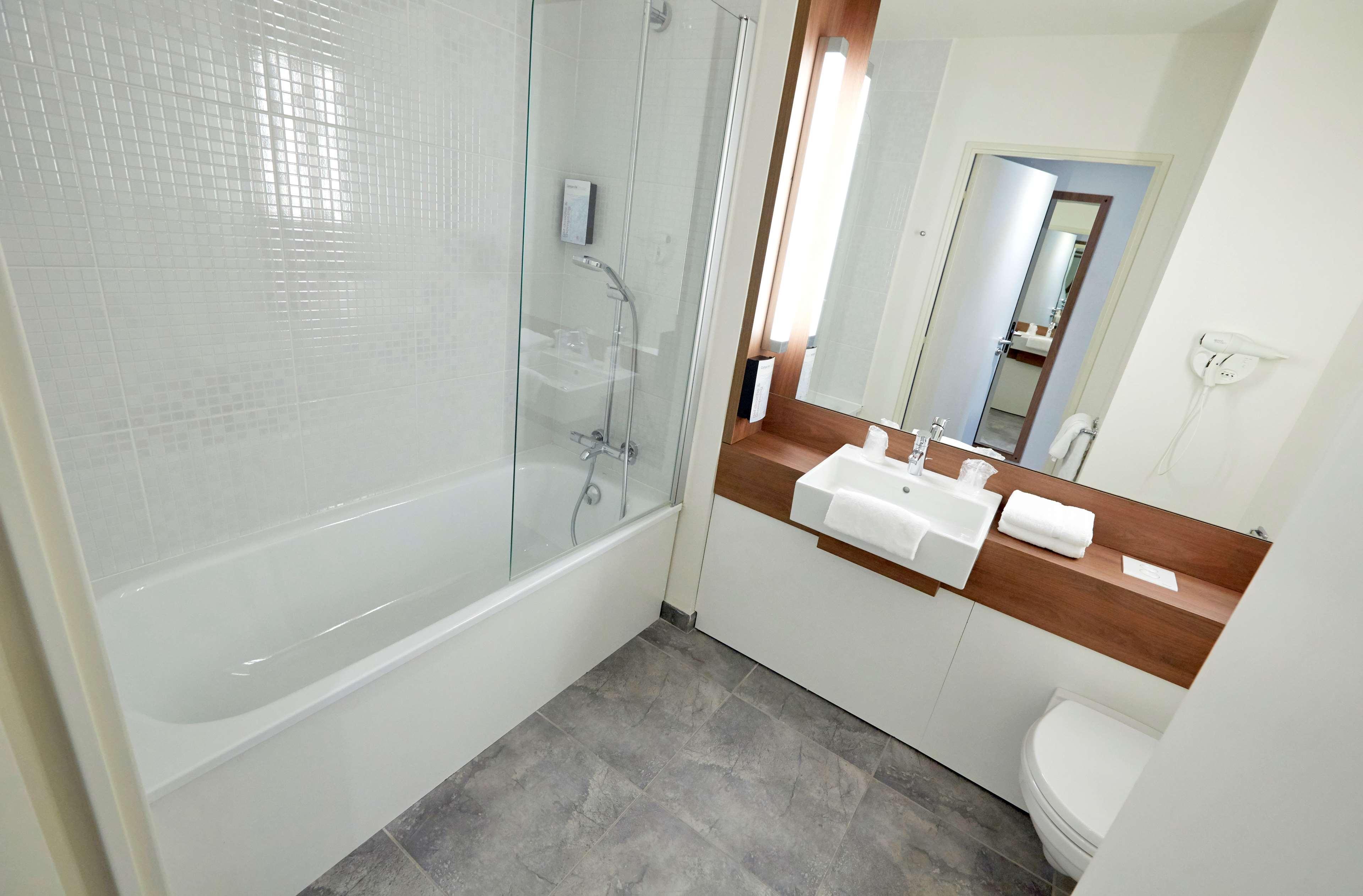 Hotel Campanile Saint-Quentin-En-Yvelines Montigny-le-Bretonneux Zewnętrze zdjęcie