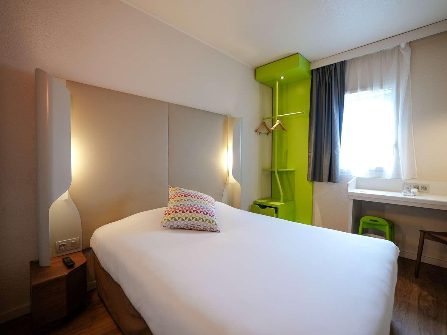 Hotel Campanile Saint-Quentin-En-Yvelines Montigny-le-Bretonneux Zewnętrze zdjęcie